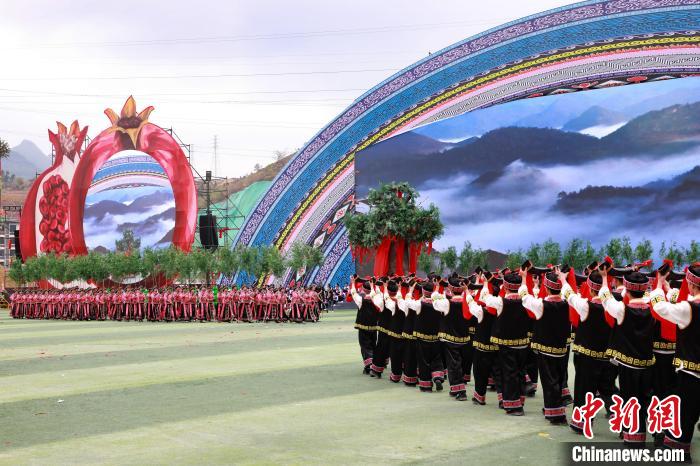 耀世娱乐登录：广西隆林成立七十周年庆祝大会 大型演出展现多民族历史进程